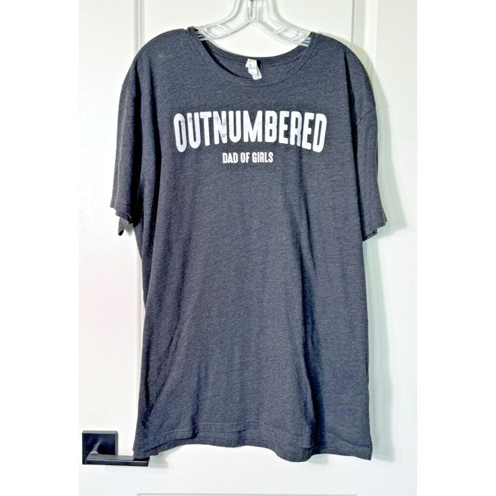 Outnumbered-Dad of Girls tshirt Mens 2XL Black Heathered‎